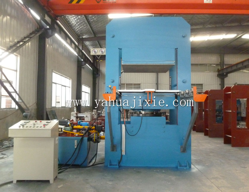 500TPLC控制帶自動推拉模裝置硫化機(jī)