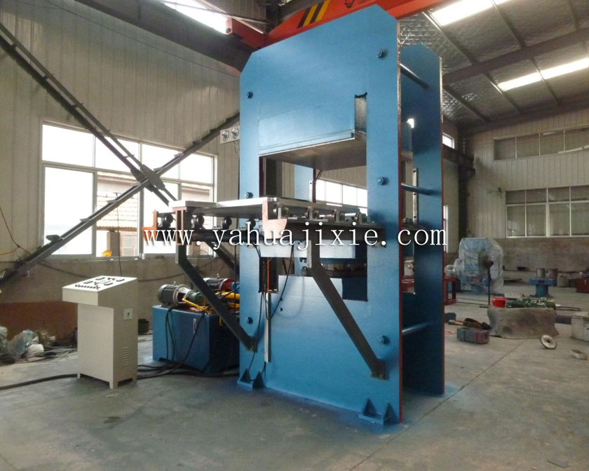 帶自動推拉模裝置硫化機(jī)