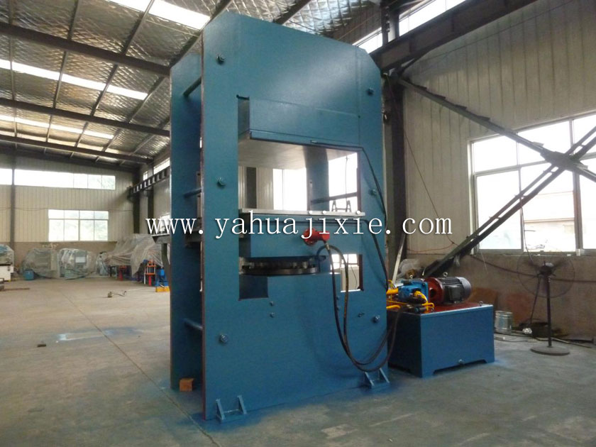 帶自動推拉模裝置硫化機(jī)