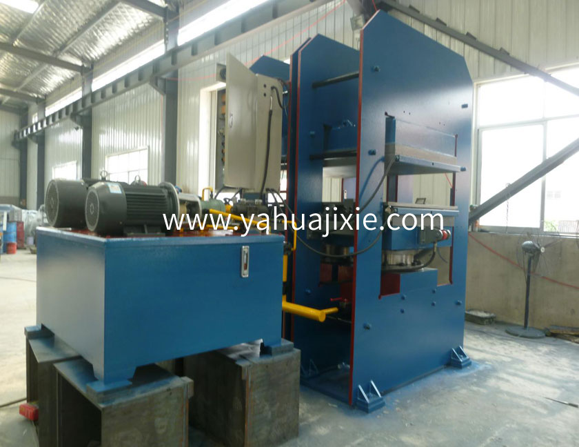 PLC控制帶自動推拉模裝置硫化機(jī)